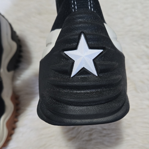 Converse Black and White Sneakers for Casual Comfort - Picture 4 of 6